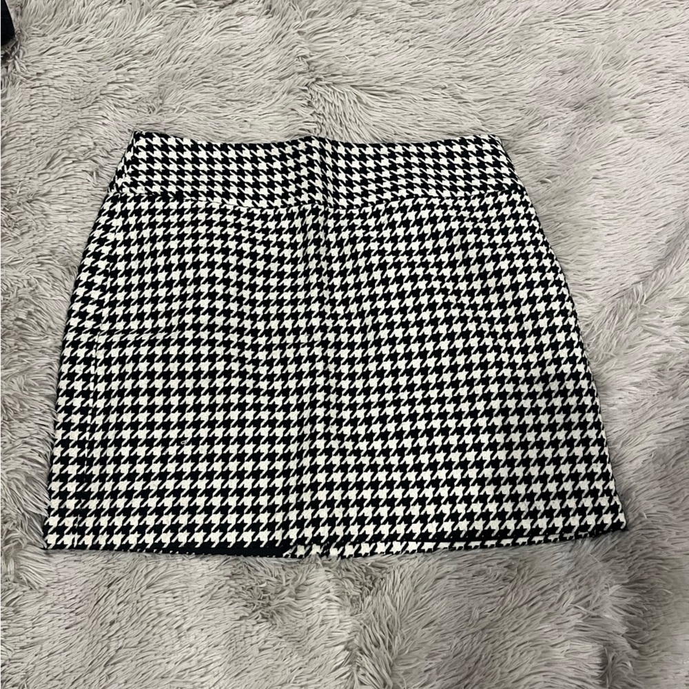 THE LIMITED Houndstooth Skirt Black and White Size 4
